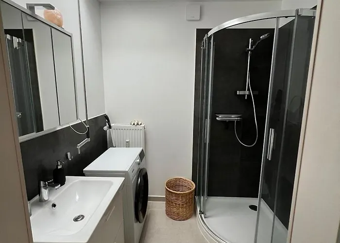 Lejlighed Stylish 2-room With Balcony & Great Location *